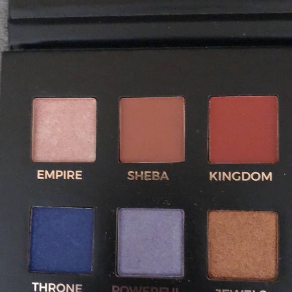 NWT 👁 Eloise The Queen Eyeshadow Palette - Picture 13 of 16